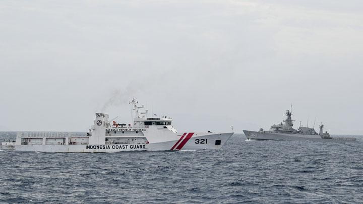 Chinese vessels retreat to border of Indonesia's EEZ in North Natuna Sea