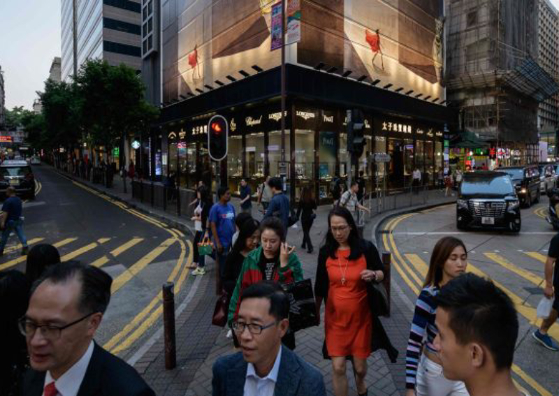 Hong Kong police hunt down teen trio over $1.7mil snatched from man