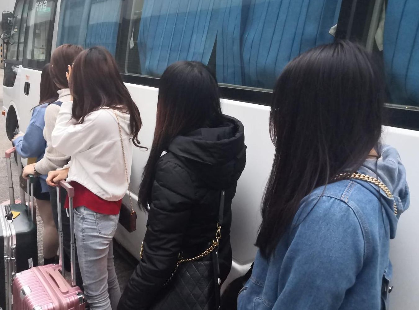 警荃湾扫黄 拘16内地女