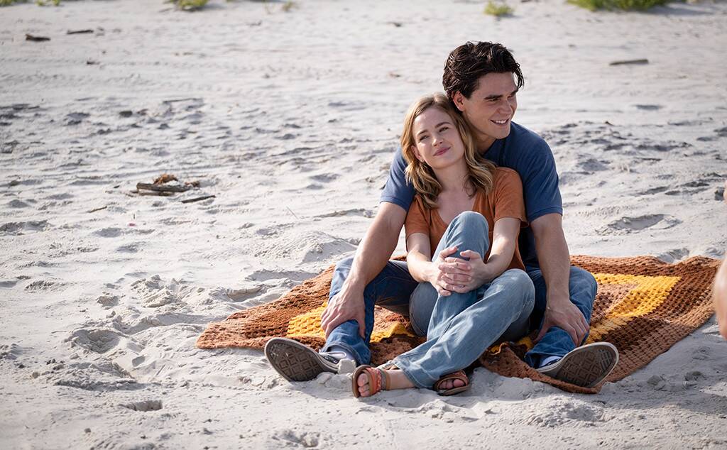KJ Apa and Britt Robertson's Romance Will Give You All the Feels in I Still Believe Trailer
