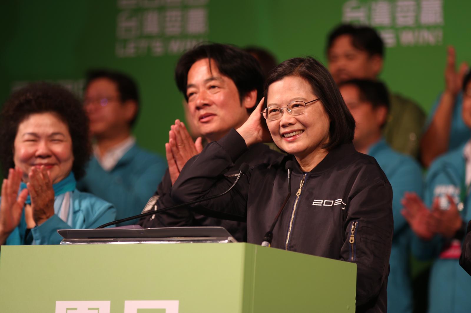 台湾实施备受争议的《反渗透法》