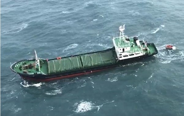 货轮台湾外海倾侧　7人弃船逃生获救