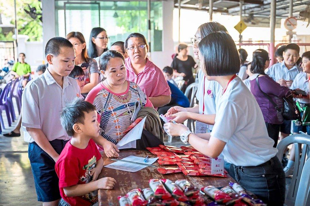 Groups’ festive aid helps lessen the burden of needy pupils