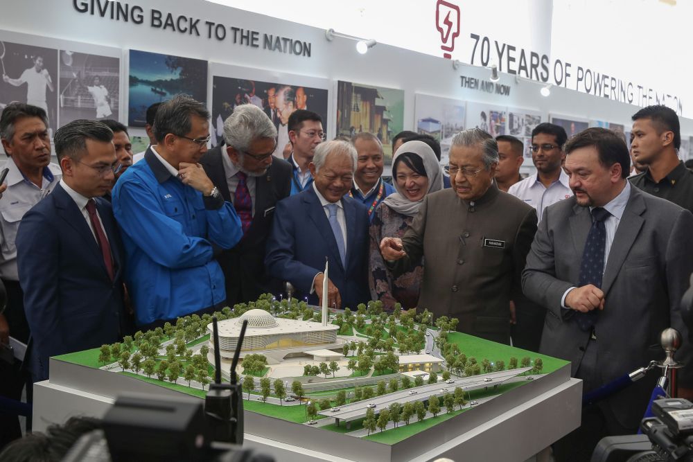 Dr M officiates opening of TNB’s Balai Islam Complex