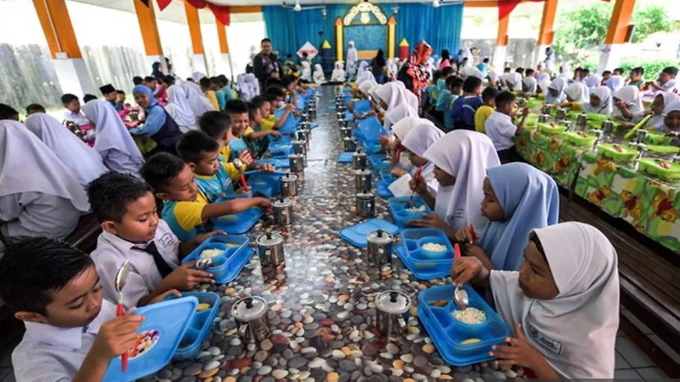 Free breakfast only for underprivileged primary students: Mahathir