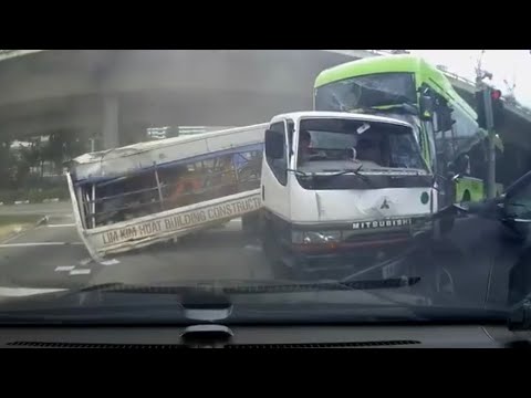 hd bishan rd lorry lim kim huat construction beating redlight hit SBS Transit Bus Service