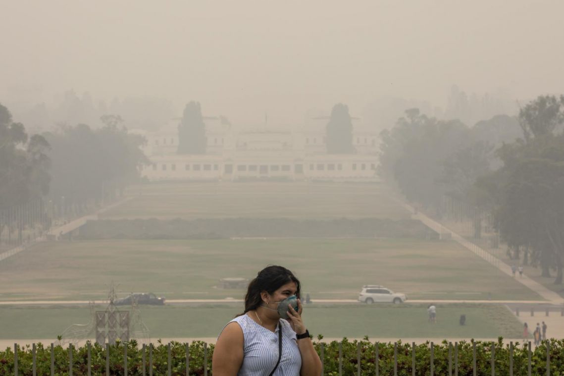 Australia to lose billions as bush fires deter tourists