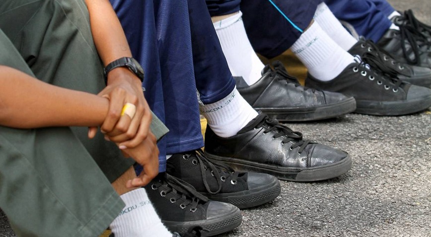Malaysian School Students Can Wear Any Shoes to School, Says Tun M