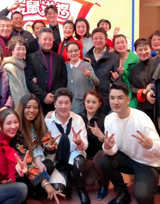 朱军发文悼念赵忠祥现身 尼格买提李思思也在现场