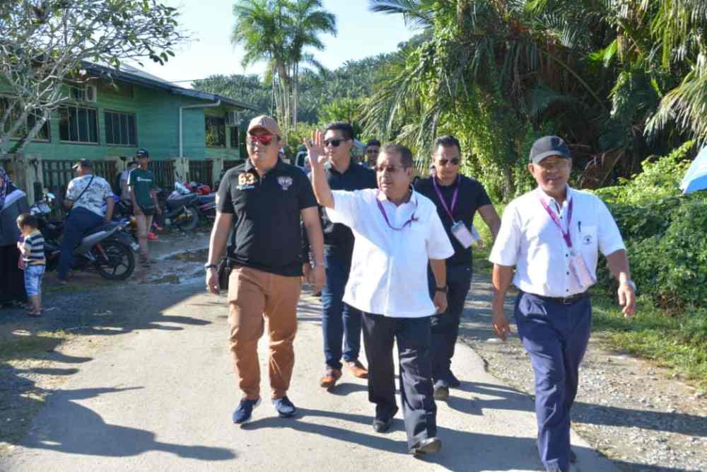 Candidates cast ballots in Kimanis, as turnout reaches 17pc at 9am