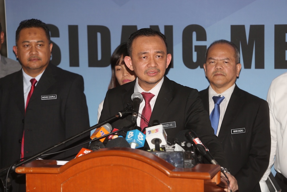 ‘Stay calm, obey orders of authorities’, Maszlee urges Simpang Renggam residents