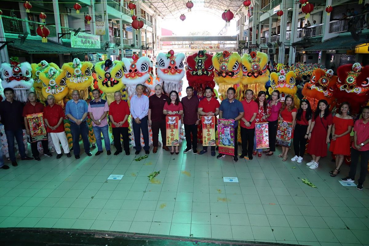 Darell donates ‘lions’ to 14 associations