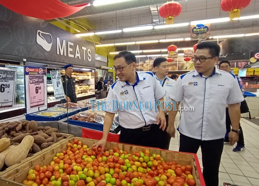 Chong reminds traders selling price control scheme items to display pink-coloured price tags