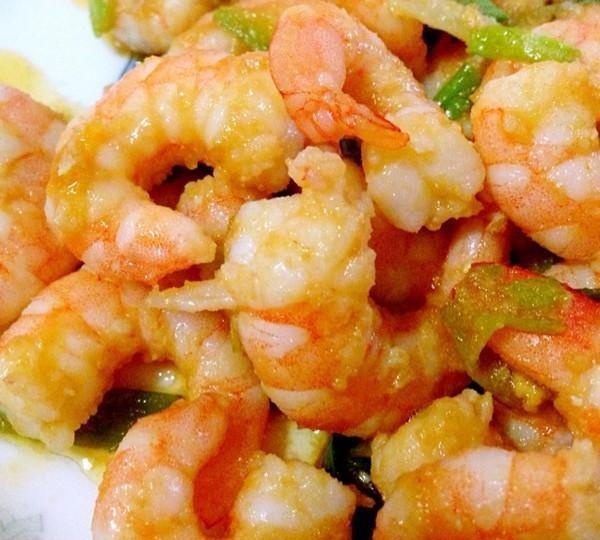 美食精选：香甜玉米饼，金蒜香鲈鱼，蛋黄虾仁，浇汁秋葵的做法
