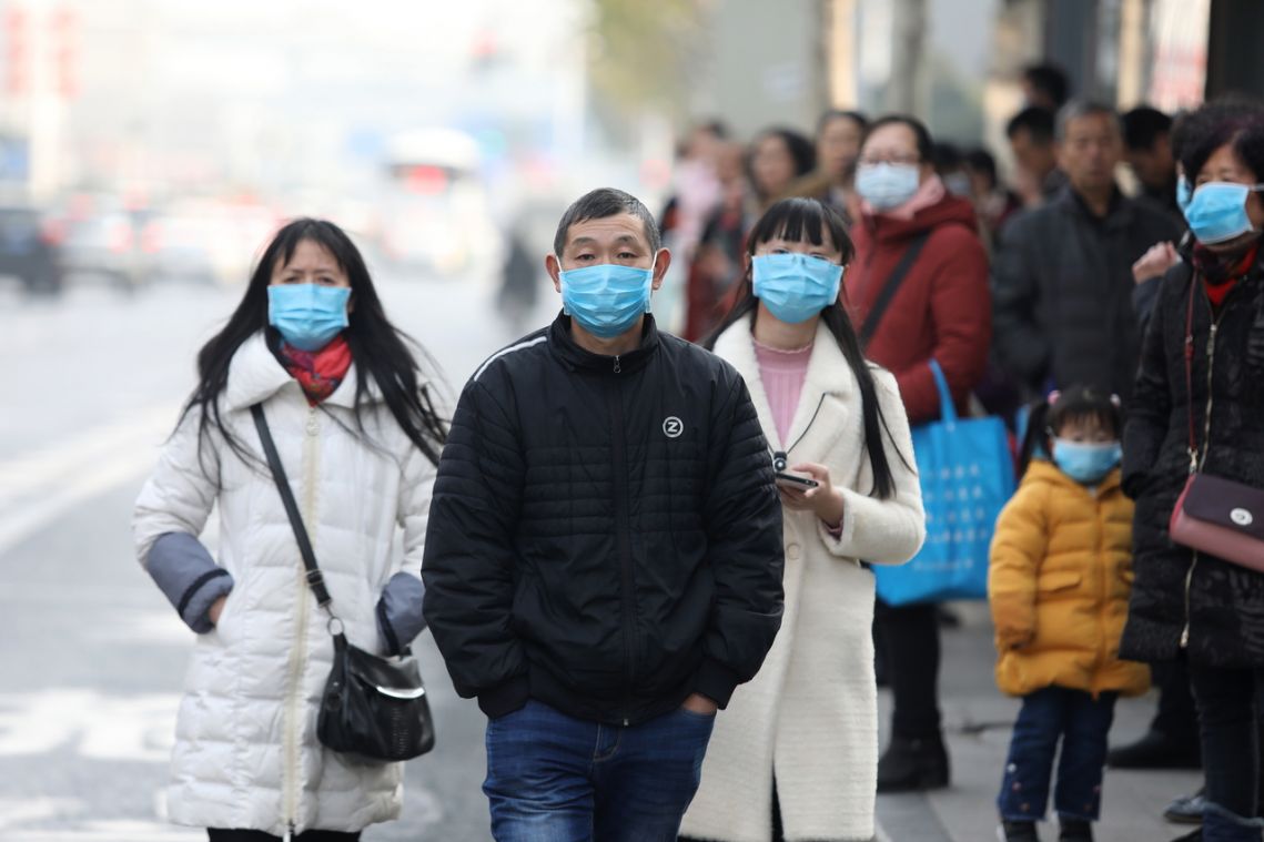 Masks on, Chinese start holiday travels as alarm mounts over Wuhan mystery virus
