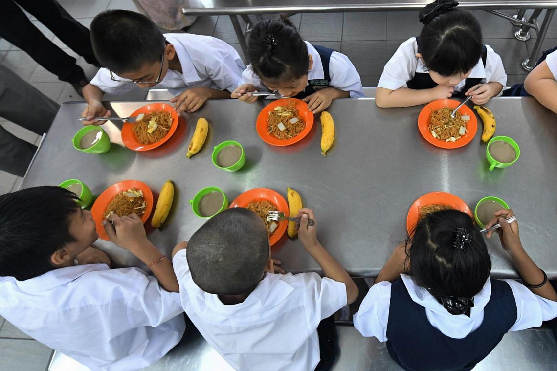 Malaysia govt starts free meal programme for poor with 4,000 students