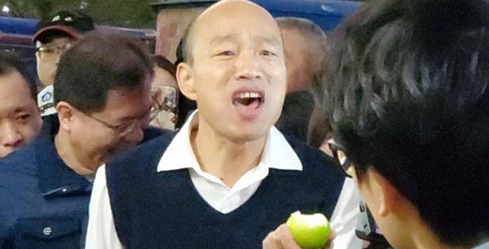 韩国瑜高雄菜场拜年 只拜一半被讽“沾酱油”
