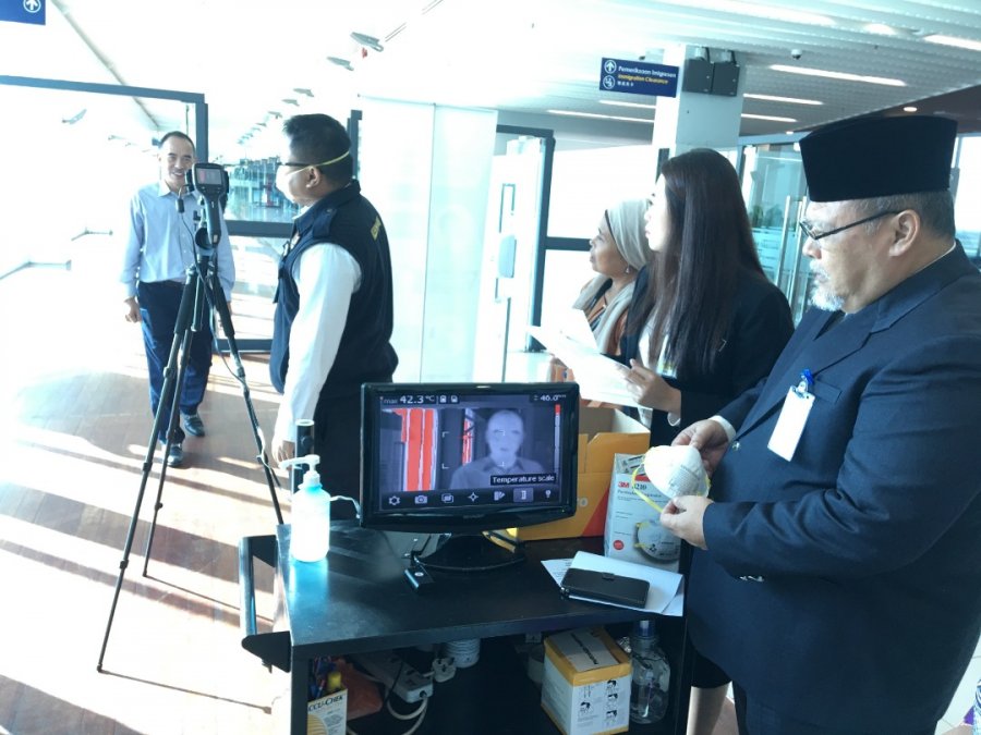 扫描入境旅客体温　柔州严防新冠肺炎
