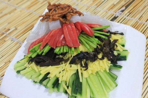 过年待客，只要这道菜上桌，大鱼大肉都成了摆设，早早就吃光盘