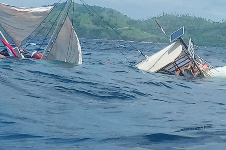Boat carrying reporters covering Jokowi visit capsizes in Labuan Bajo