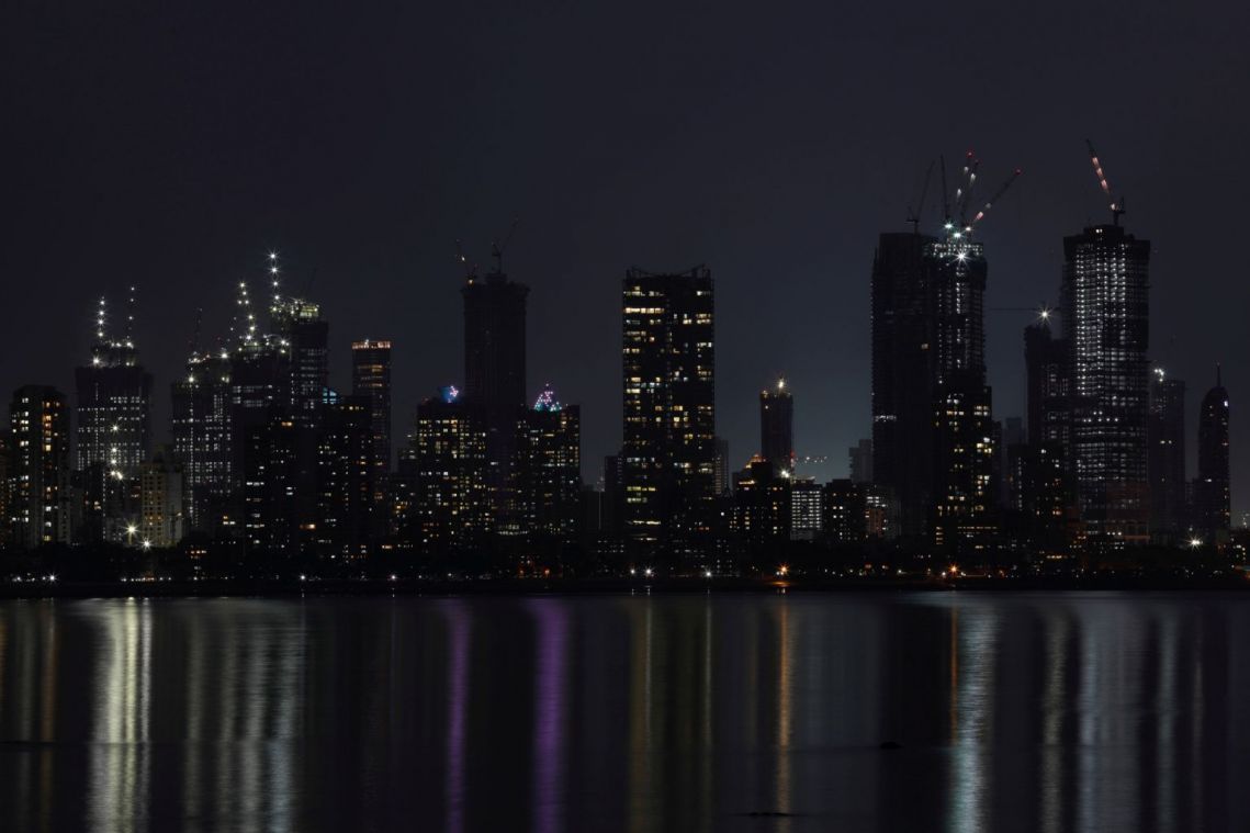 Mumbai bets on all-night shopping to lift India's economy