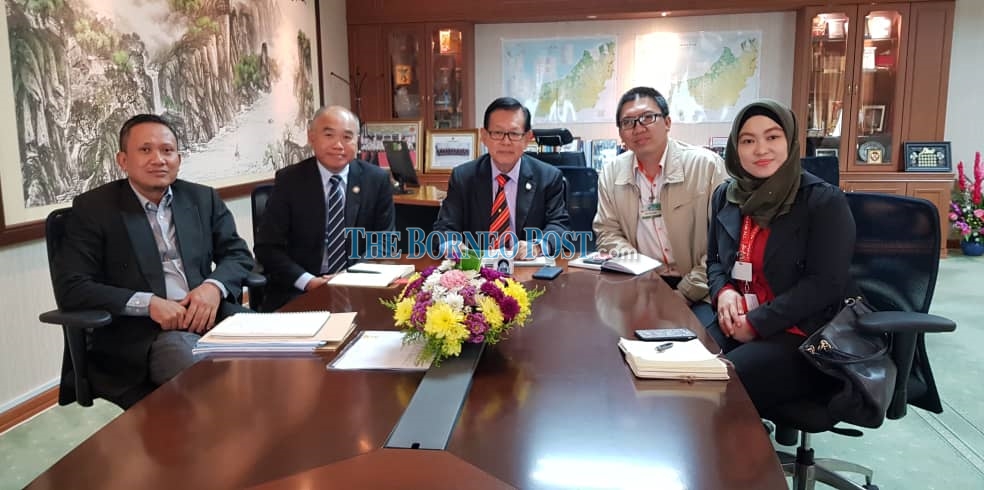 Lee urges AirAsia to use aerobridges in all Sarawak airports