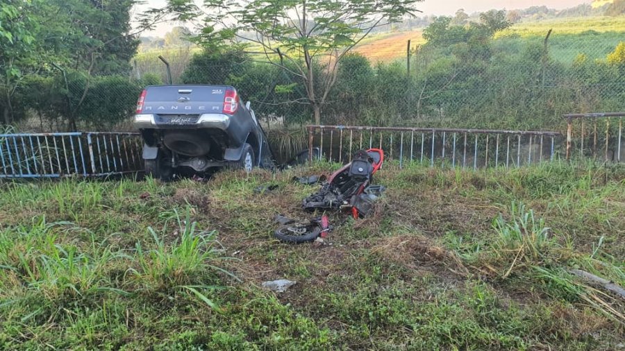 轿车逆驶撞死骑士　路人怒殴司机