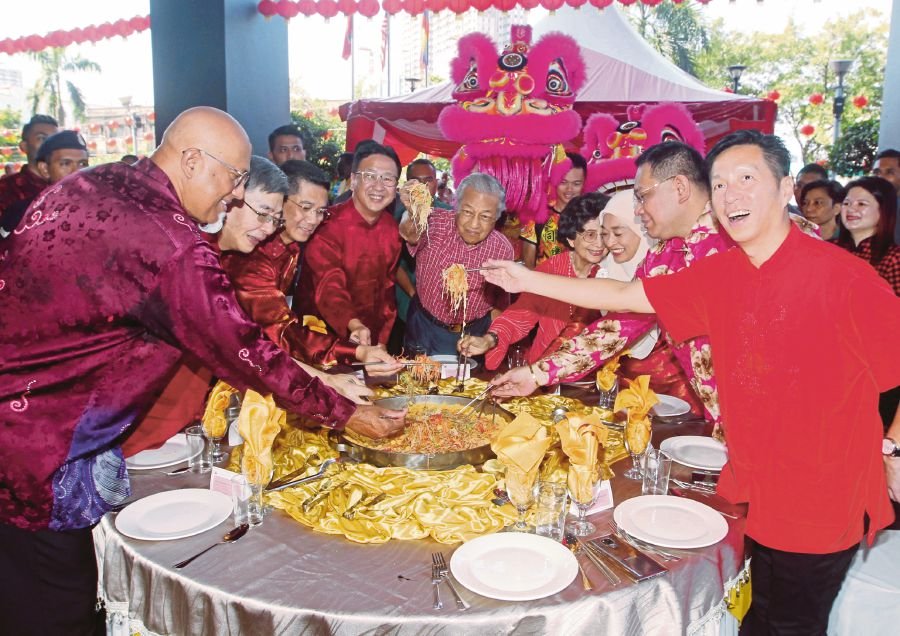 Dr M: Where else, but in Malaysia can we all celebrate together