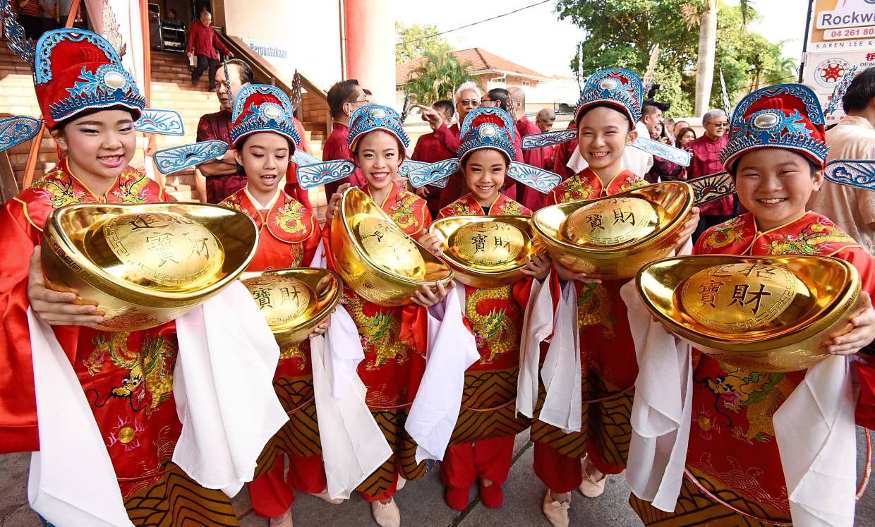 Traditional way of welcoming Lunar New Year