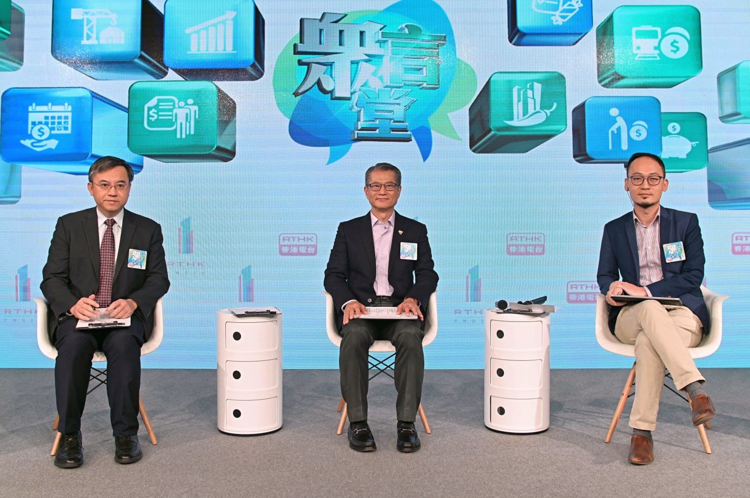 有市民建议派1万元 陈茂波：派钱意见分歧仍未决定