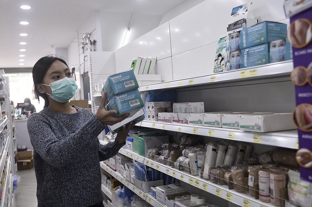 Mask makers agree to increase output, says minister