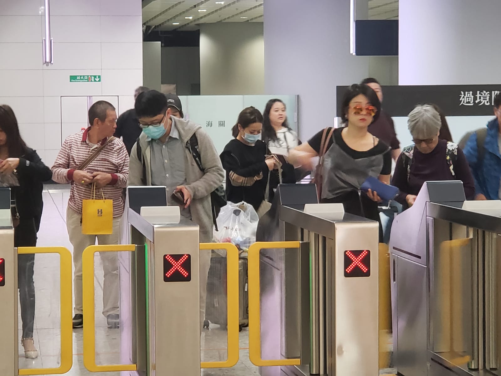 港铁公布今晚所有往广州南高铁车票售罄
