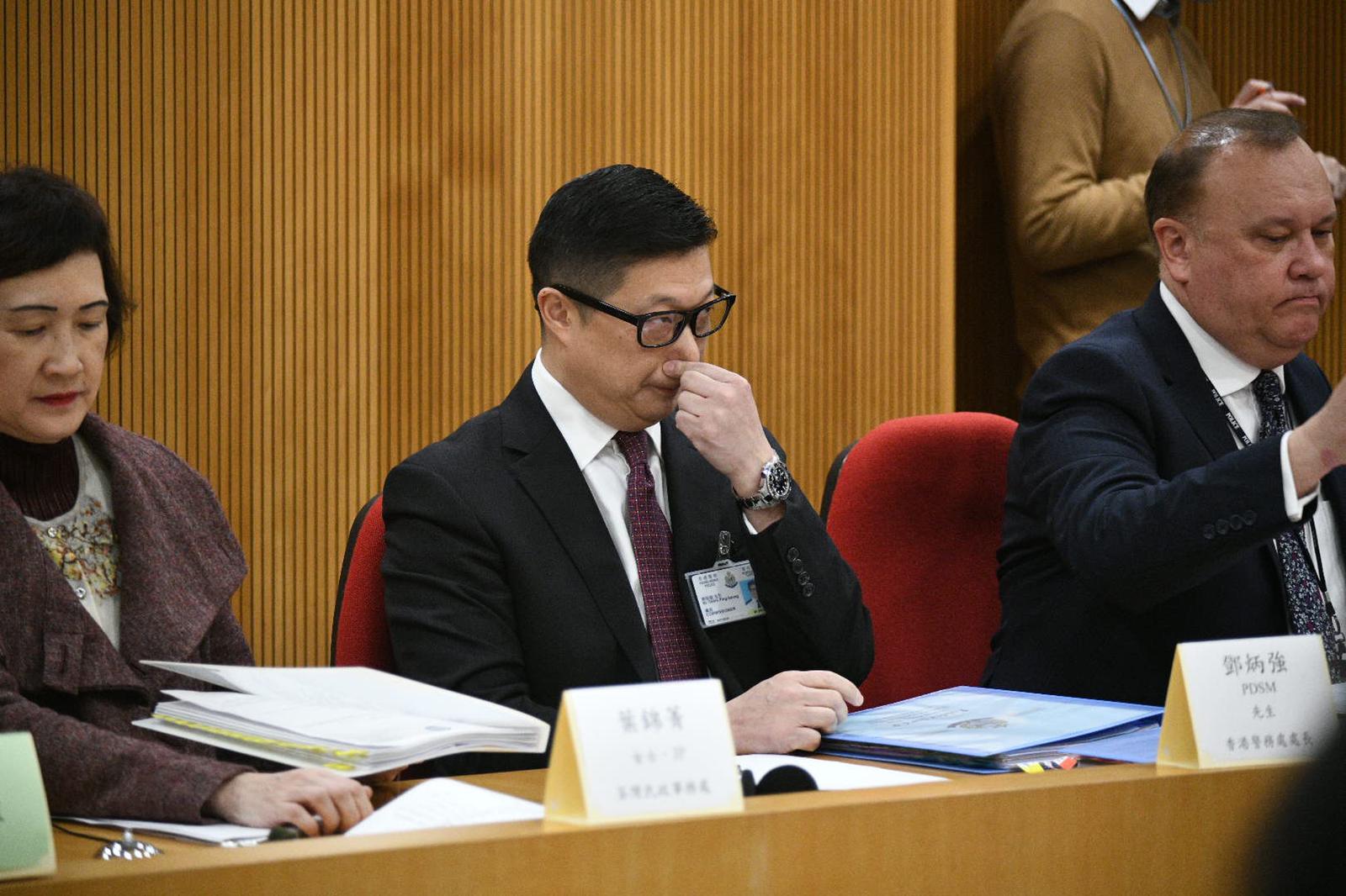邓炳强出席荃湾区会 撑警团体隔空对骂工党