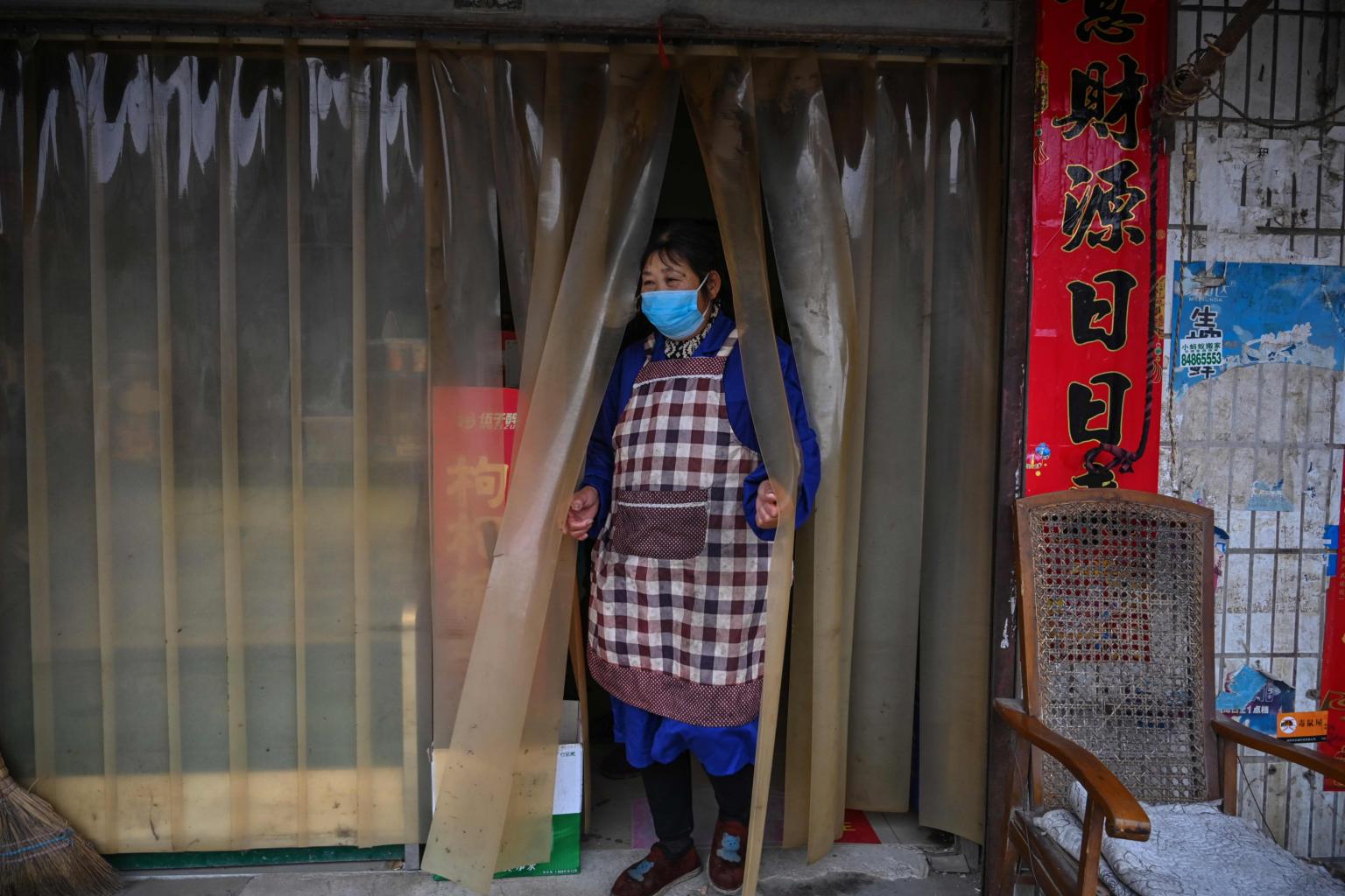 Wuhan virus: Death toll jumps to 106, nearly 1,300 new cases as Chinese citizens urged to reconsider overseas travel