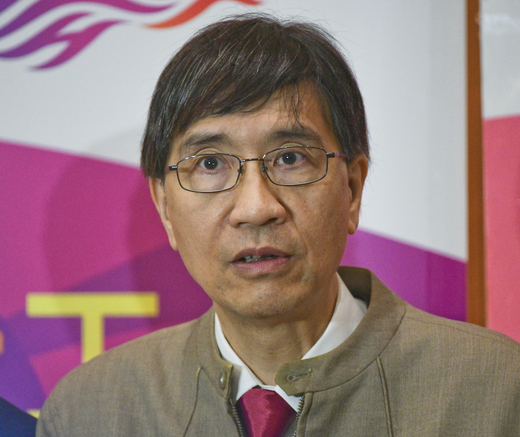 【新冠肺炎】指不反对封关 袁国勇：本港或有「排山倒海」疫症发生