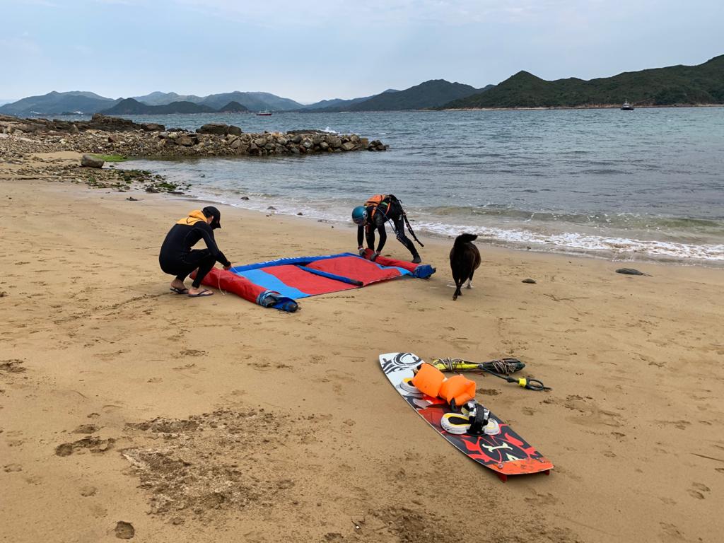 七旬汉西贡玩冲浪风筝 一度惹堕海疑云