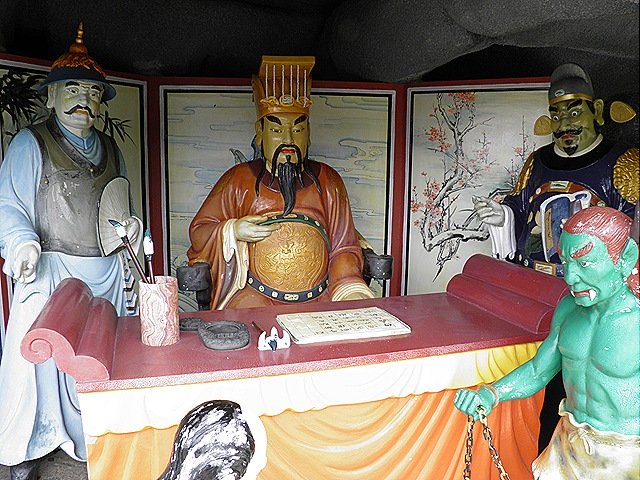 Chin Swee Cave Temple depicts the ten chambers of hell