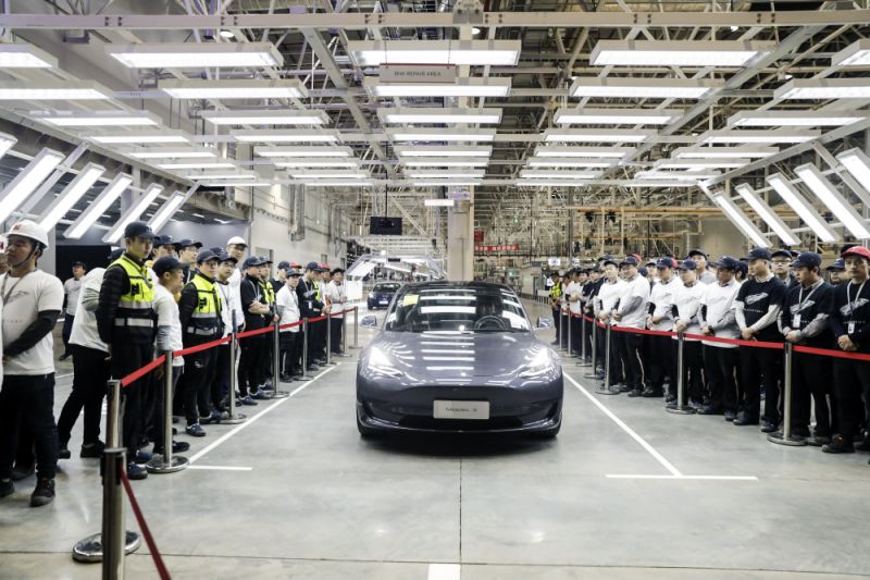 Tesla to reduce price of standard range Model 3 in China
