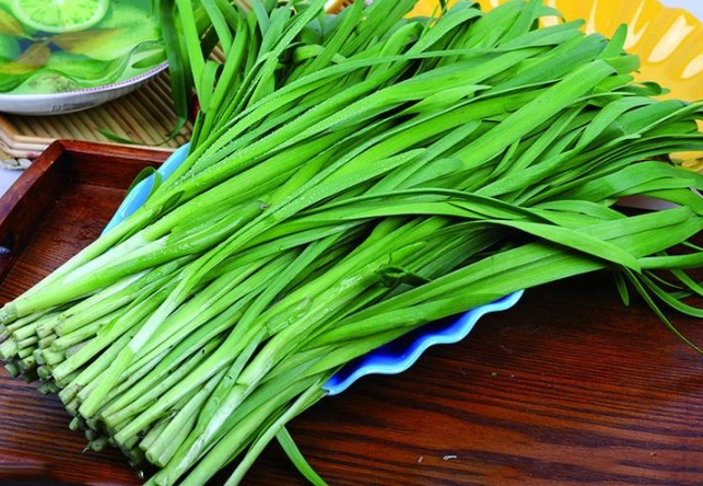 韭菜馅饺子，好吃有秘诀！关键在这1步，韭菜翠绿更入味，不烧心