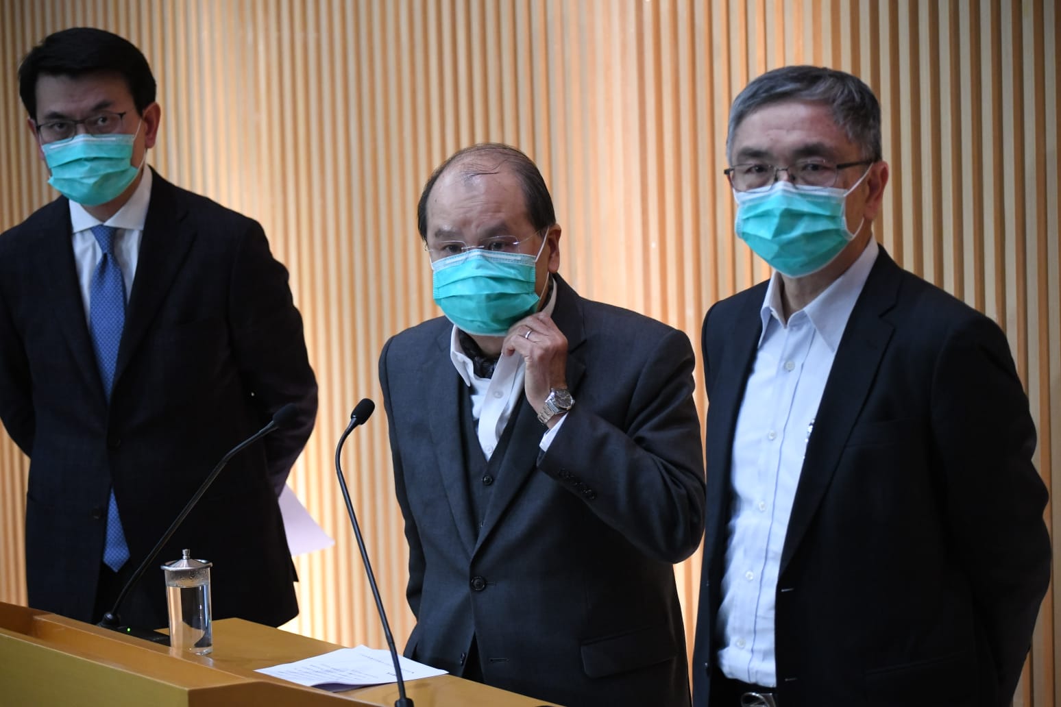 【新冠肺炎】张建宗:在港湖北人盡快离开 邱腾华:与内地海关沟通疏导口罩