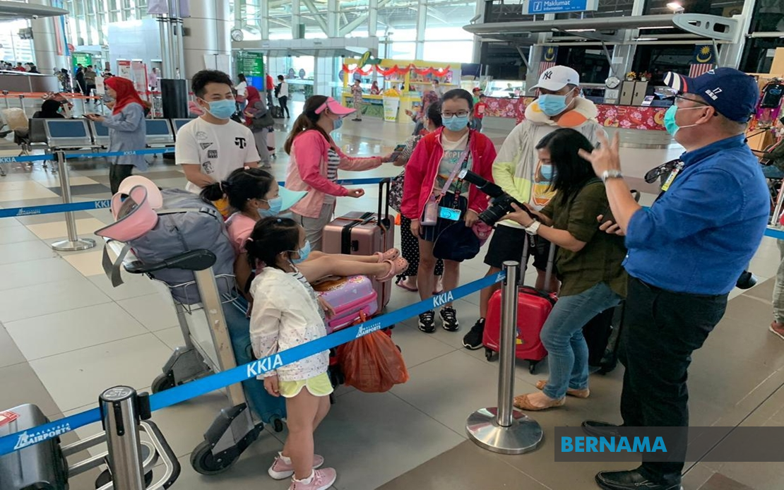 Postpone non-essential trips to Singapore and Hong Kong, doctors’ group advises S’wakians over Covid-19