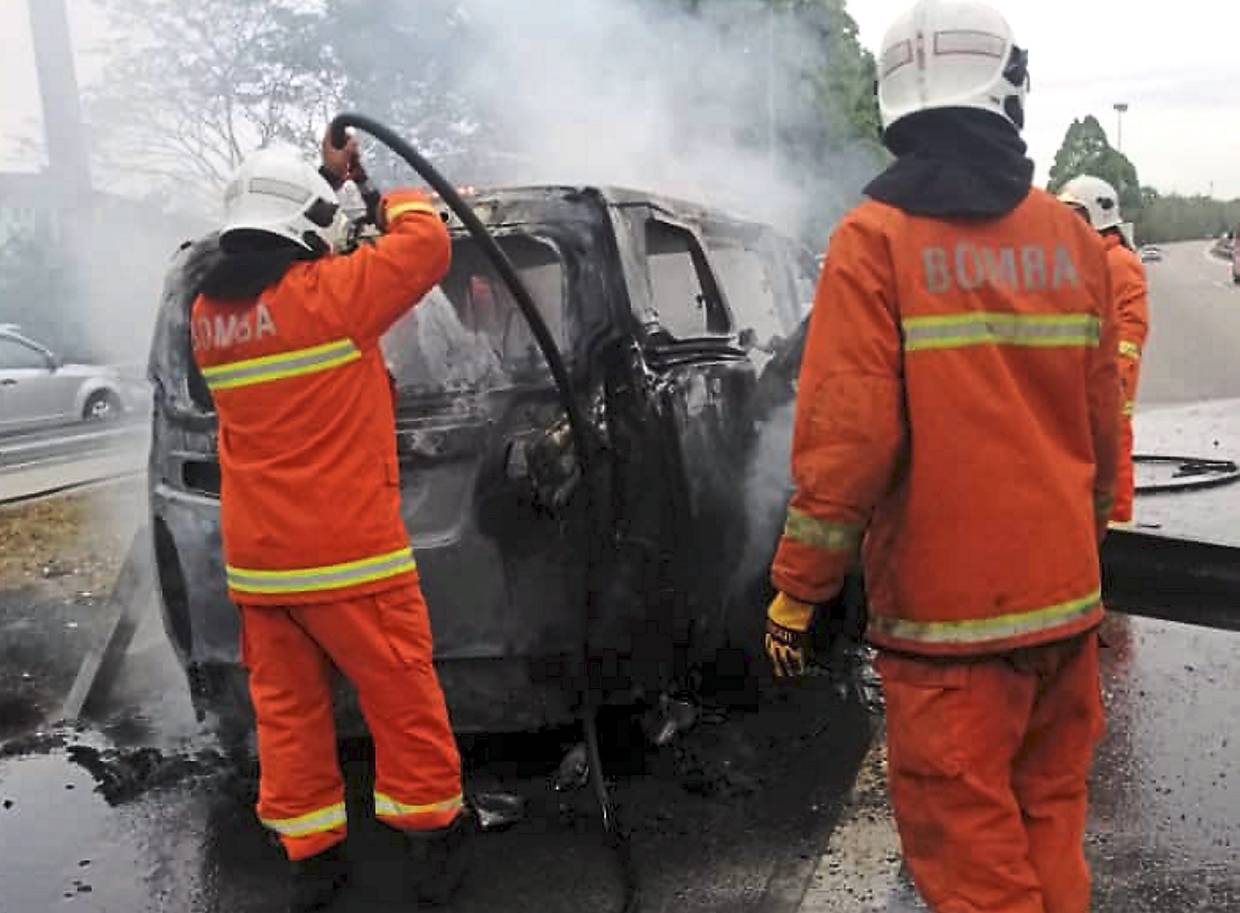 Man and 3-year-old daughter burnt to death in Penang expressway crash