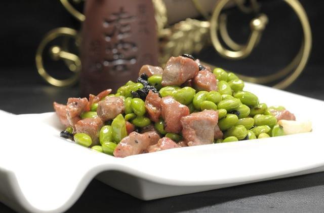 美食推荐：青豆牛肉粒，凉拌养心菜，鸡肉西兰花，雪菜肉末茄子