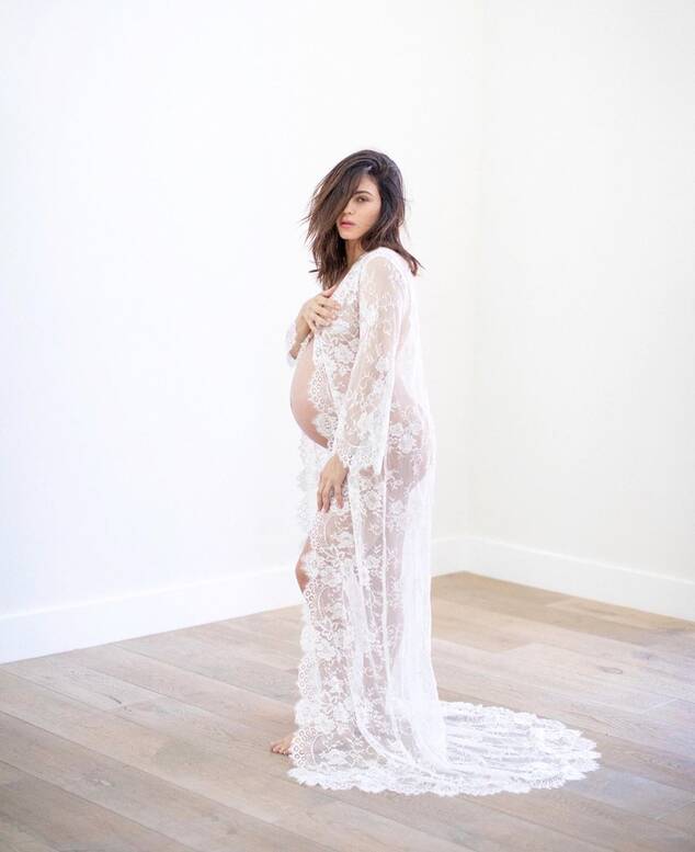 Jenna Dewan Looks As Radiant As Ever Posing for Nude Maternity Shoot