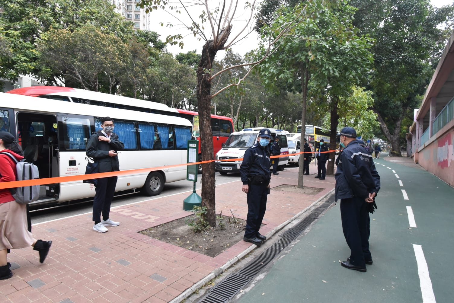 罗湖站有怀疑爆炸品 东铁綫列车服务受阻