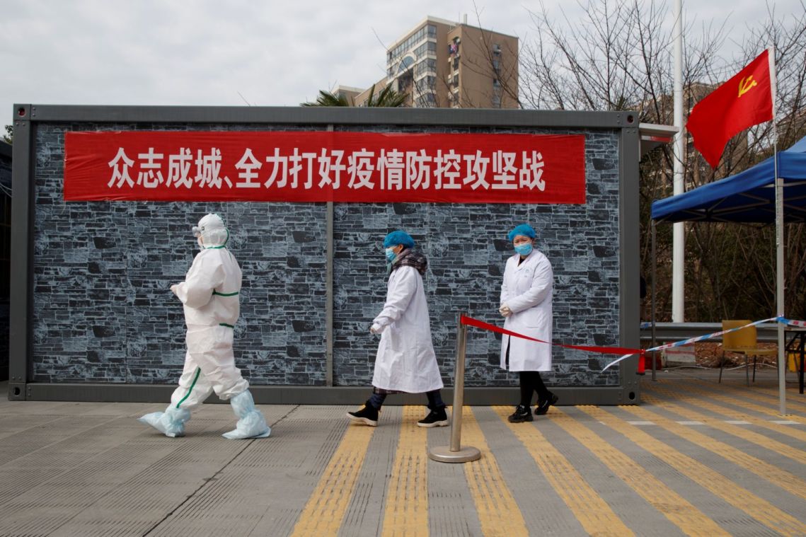 Coronavirus: Communities in China hunt for travellers from Wuhan