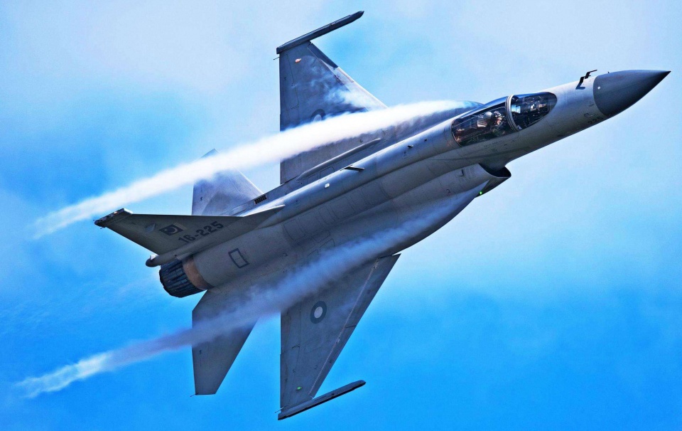 美媒：“枭龙”将取代F-16C，成为南亚最强！印度人：太不给面子