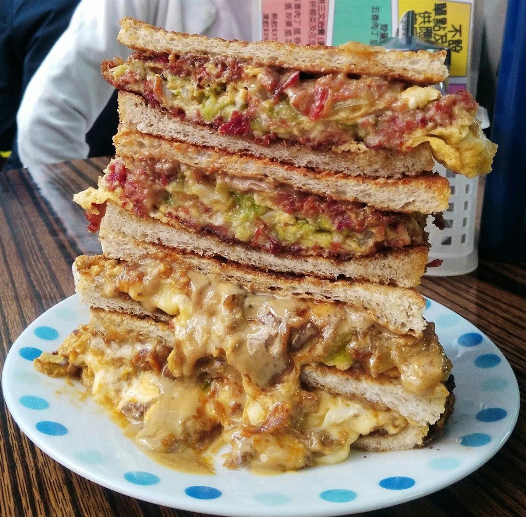 HK Dai Pai Dong's Corned Beef-Peanut Butter Sarnies So Hot, Hawker Turns Diners Away