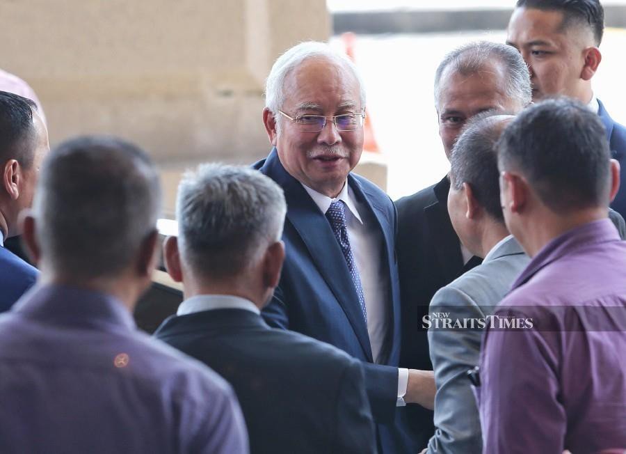 Najib takes a swipe at current govt, maintains he is not stupid