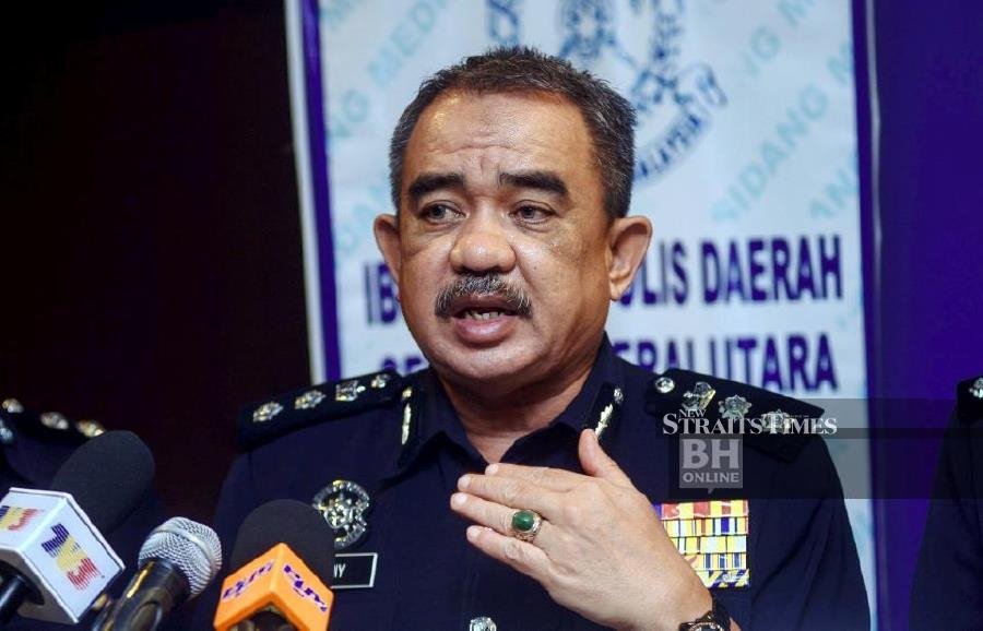 Penang neighbours nab fleeing robber